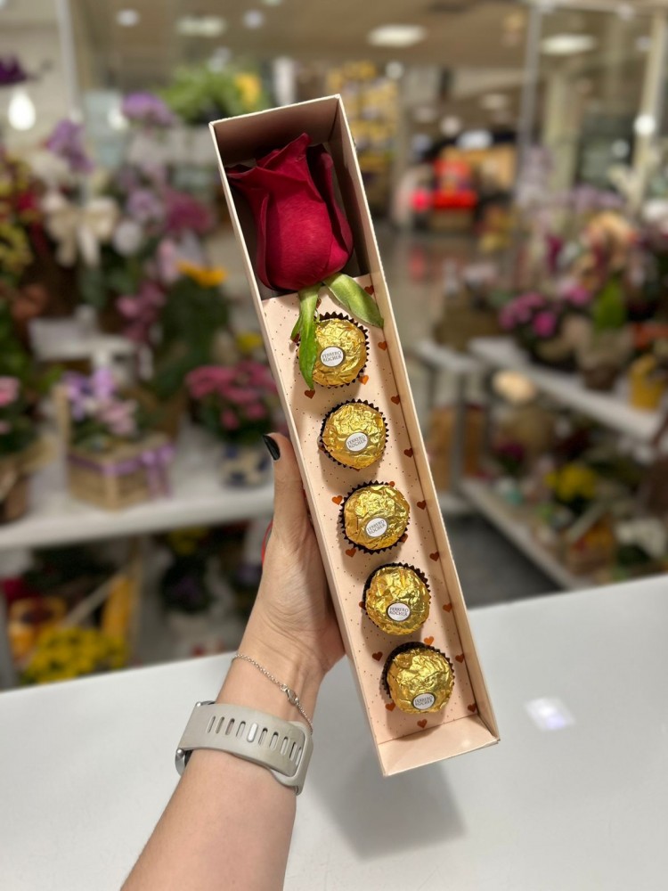 Caixa Surpresa com Rosa e Chocolates 