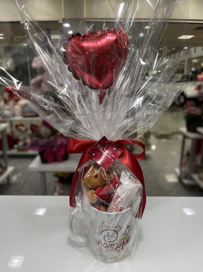 Caneca com Chaveiro e Chocolates ❤️