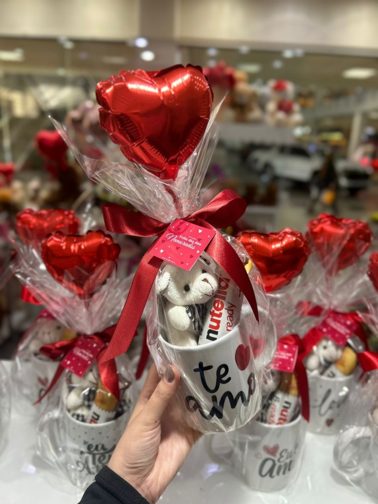 Caneca com Chaveiro e Chocolates ❤️