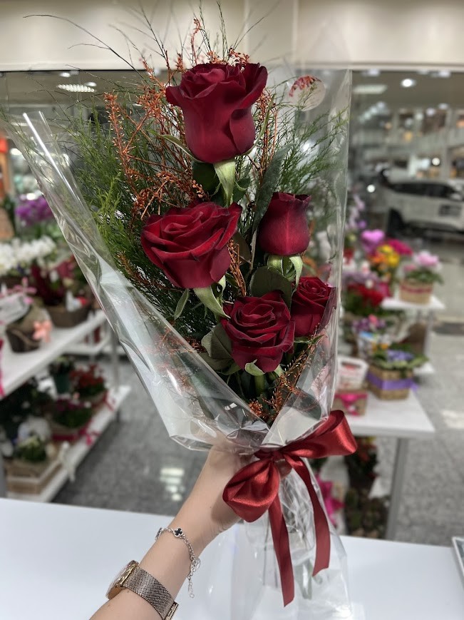 Ramalhete com 5 Rosas e Verdes 