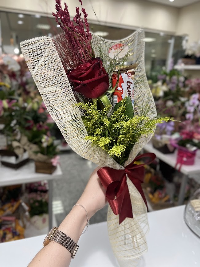 Rosa em Tela com Kinder 